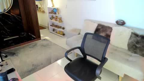 Snapshot of celeste_funnyy chatting on October 27, 2:26 am Andrea online show from October 27, 2:26 am