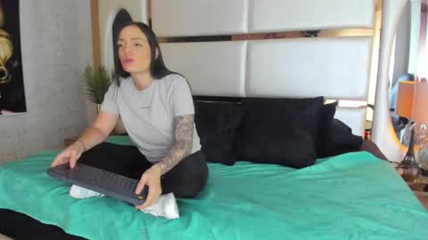 Snapshot of celeste_starsss chatting on September 14, 3:49 am celeste_starsss online show from September 14, 3:49 am