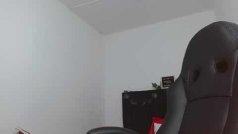 celesteayase online show from February 1, 6:00 am