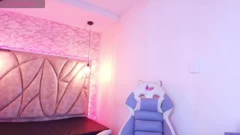 Snapshot of celestesky__ chatting on October 3, 11:51 am online show from October 3, 11:51 am