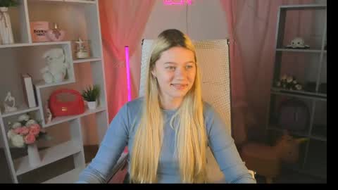 your cute kitty online show from April 13, 3:39 pm