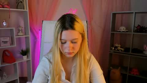 your cute kitty online show from May 12, 6:49 pm