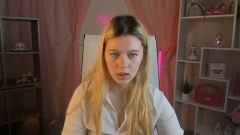 your cute kitty online show from May 19, 6:58 pm