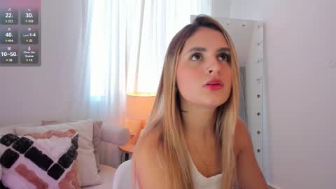 Snapshot of celia_dubois chatting on February 22, 5:35 pm Ari online show from February 22, 5:35 pm