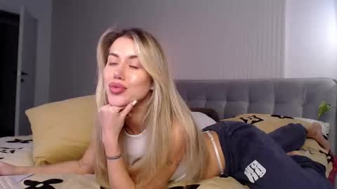 Snapshot of celin_summer chatting on February 20, 9:20 pm Celin online show from February 20, 9:20 pm