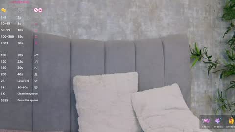 Snapshot of celinemeyerr chatting on January 9, 6:38 am CelineMeyer online show from January 9, 6:38 am