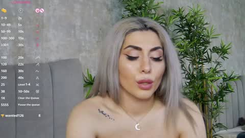 Snapshot of celinemeyerr chatting on January 21, 9:57 am CelineMeyer online show from January 21, 9:57 am