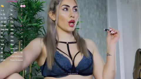 Snapshot of celinemeyerr chatting on February 22, 6:39 am CelineMeyer online show from February 22, 6:39 am