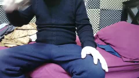 Snapshot of cezar46 chatting on December 18, 1:28 pm cezar online show from December 18, 1:28 pm