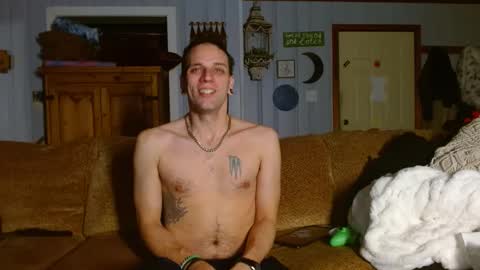 cguffey2284 online show from January 4, 8:28 am