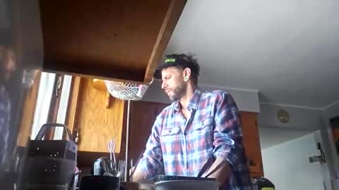 cguffey2284 online show from December 17, 4:24 pm