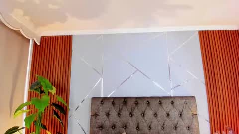 Snapshot of chaarlottee_69 chatting on December 16, 8:25 pm CHAARLOTTEE online show from December 16, 8:25 pm