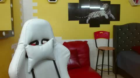 Snapshot of chacorta_ chatting on May 19, 1:06 pm chacorta_ online show from May 19, 1:06 pm