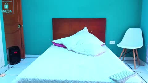 Snapshot of chandler_kenji chatting on March 4, 8:27 pm Kenji online show from March 4, 8:27 pm