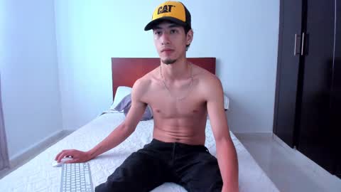 Snapshot of chandler_kenji chatting on March 10, 10:34 pm Kenji online show from March 10, 10:34 pm