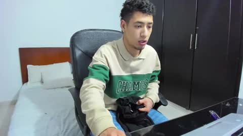 Snapshot of chandler_kenji chatting on October 25, 1:13 am Kenji online show from October 25, 1:13 am