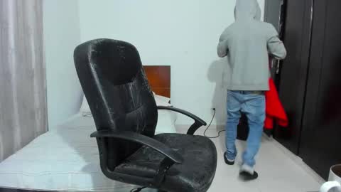 Snapshot of chandler_kenji chatting on October 29, 1:41 am Kenji online show from October 29, 1:41 am