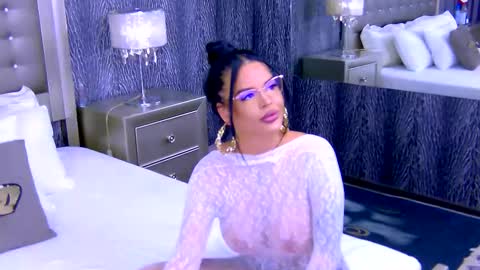 Snapshot of chanelledy1 chatting on October 10, 2:32 am chanelledy1 online show from October 10, 2:32 am