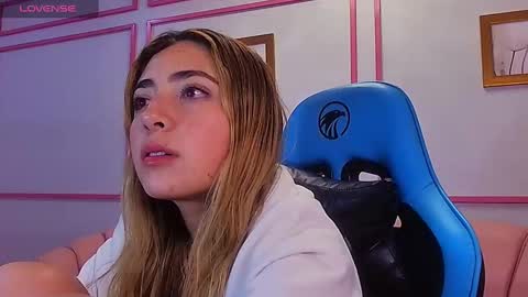 channel_blonde_a online show from December 5, 8:22 am