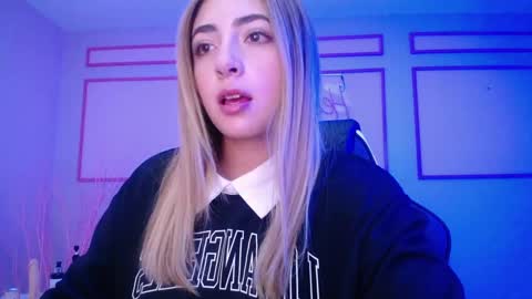 channel_blonde_a online show from December 13, 7:53 pm