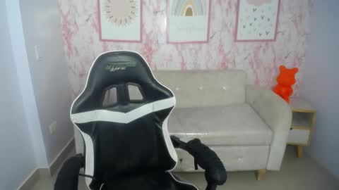 Snapshot of channel_garcia_ch chatting on November 18, 9:52 pm Channel Garcia online show from November 18, 9:52 pm