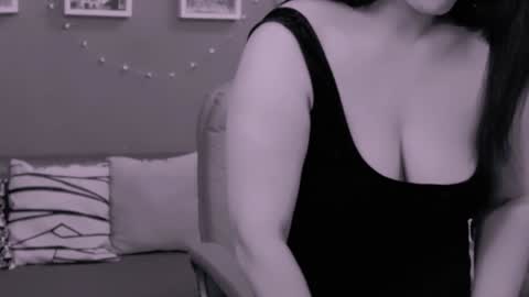 Snapshot of chantallovely chatting on December 29, 10:57 pm The Queen online show from December 29, 10:57 pm