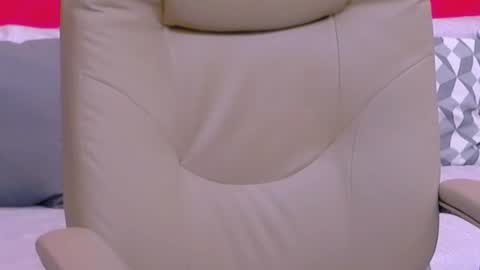 Snapshot of chantallovely chatting on February 22, 3:34 am The Queen online show from February 22, 3:34 am