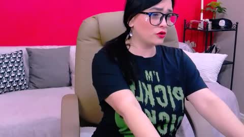 Snapshot of chantallovely chatting on February 23, 6:07 am The Queen online show from February 23, 6:07 am