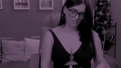 Snapshot of chantallovely chatting on December 15, 8:24 pm The Queen online show from December 15, 8:24 pm