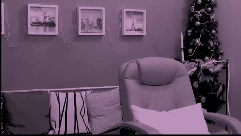 The Queen online show from January 11, 8:30 am