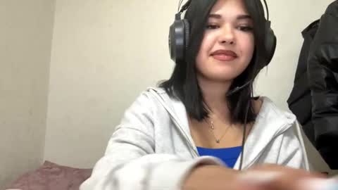 Lola online show from December 1, 5:07 pm