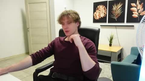 Snapshot of charles_dreams chatting on November 30, 10:47 pm CHARLES DREAMS online show from November 30, 10:47 pm