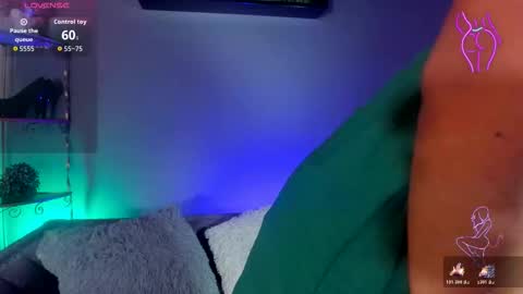 charlhot_ online show from November 18, 12:31 pm