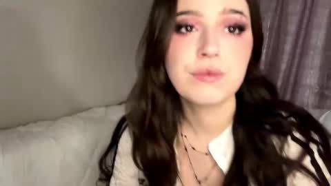 Freya online show from February 4, 4:02 pm