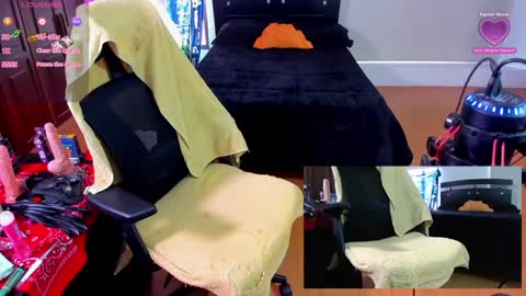 Snapshot of charlietaylorr__ chatting on December 13, 2:49 pm Charlie online show from December 13, 2:49 pm