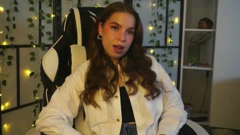 Dannie online show from October 8, 5:32 pm