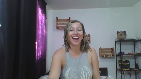Snapshot of charlot_ponze chatting on December 2, 8:33 pm charlott online show from December 2, 8:33 pm