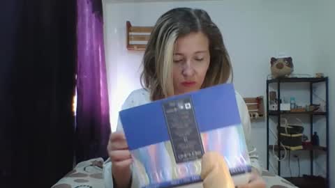 Snapshot of charlot_ponze chatting on December 26, 6:22 pm charlott online show from December 26, 6:22 pm