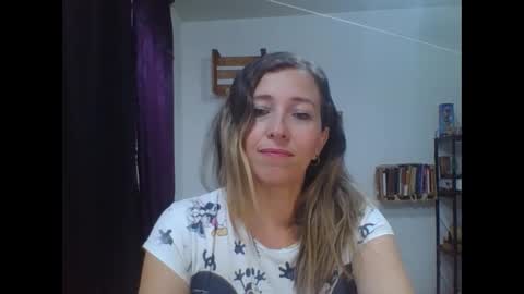 Snapshot of charlot_ponze chatting on October 9, 5:00 pm charlott online show from October 9, 5:00 pm