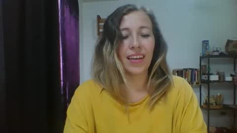 Snapshot of charlot_ponze chatting on October 10, 6:29 pm charlott online show from October 10, 6:29 pm