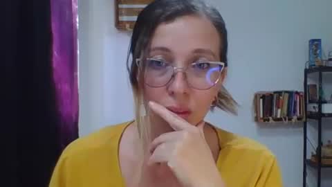 Snapshot of charlot_ponze chatting on October 21, 7:14 pm charlott online show from October 21, 7:14 pm