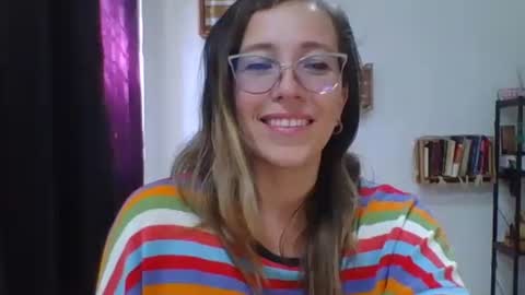 Snapshot of charlot_ponze chatting on November 3, 7:59 pm charlott online show from November 3, 7:59 pm