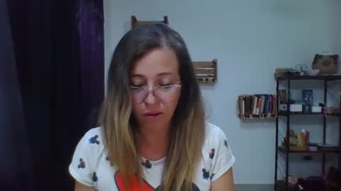 Snapshot of charlot_ponze chatting on November 10, 11:59 pm charlott online show from November 10, 11:59 pm