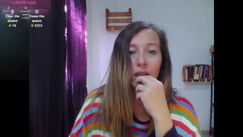 Snapshot of charlot_ponze chatting on November 11, 8:09 pm charlott online show from November 11, 8:09 pm