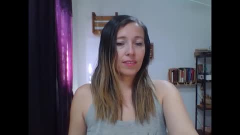 Snapshot of charlot_ponze chatting on December 1, 6:24 pm charlott online show from December 1, 6:24 pm