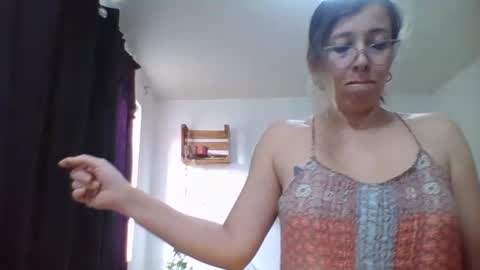 Snapshot of charlot_ponze chatting on December 15, 6:56 pm charlott online show from December 15, 6:56 pm