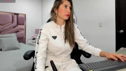 Charlote online show from October 15, 11:32 am