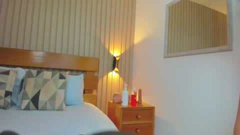 charlotee18_ online show from November 9, 2:21 am