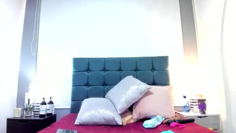 Snapshot of charlott_lens chatting on December 15, 4:11 pm Charlott online show from December 15, 4:11 pm