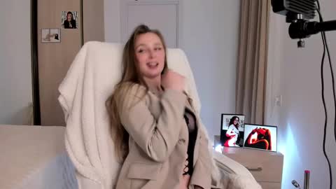 Snapshot of charlottawells chatting on November 13, 3:11 pm CharlottaWells online show from November 13, 3:11 pm